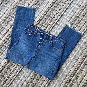 Levi’s Wedgie Straight raw hem jeans | size 26